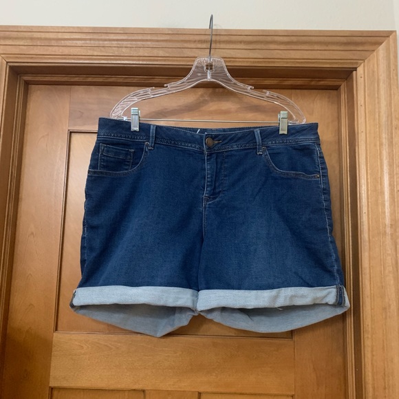 Lane Bryant Pants - Lane Bryant Cuffed Denim Shorts Size 16